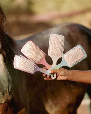 GLOW UP The Glow Detangler Brush